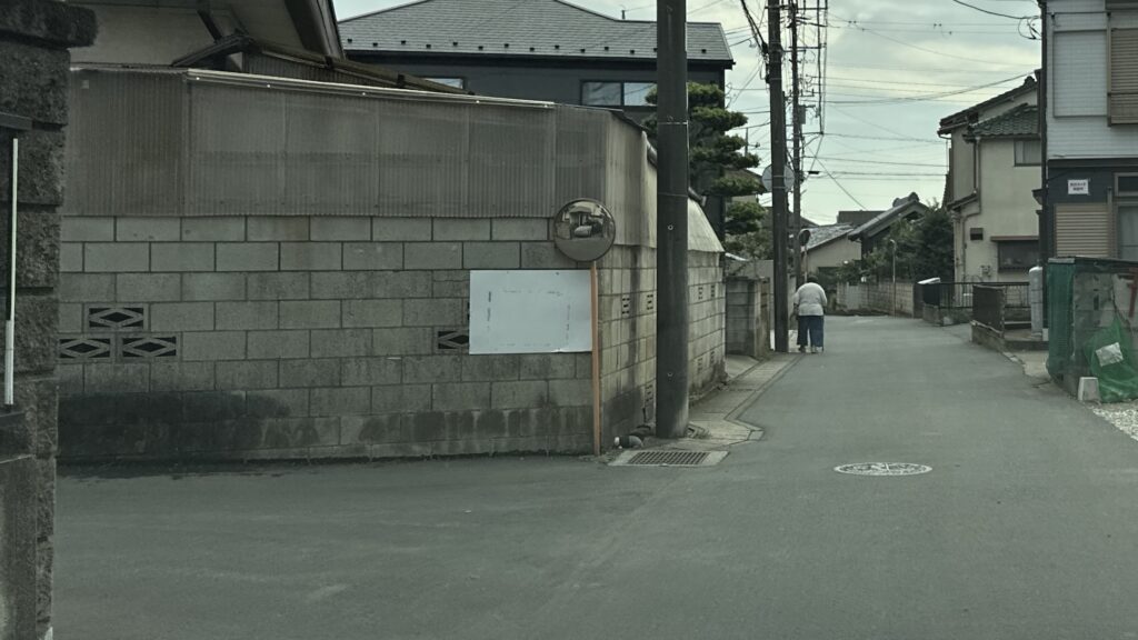 船橋市 のペーパードライバー講習 狭い道路の住宅街の様子