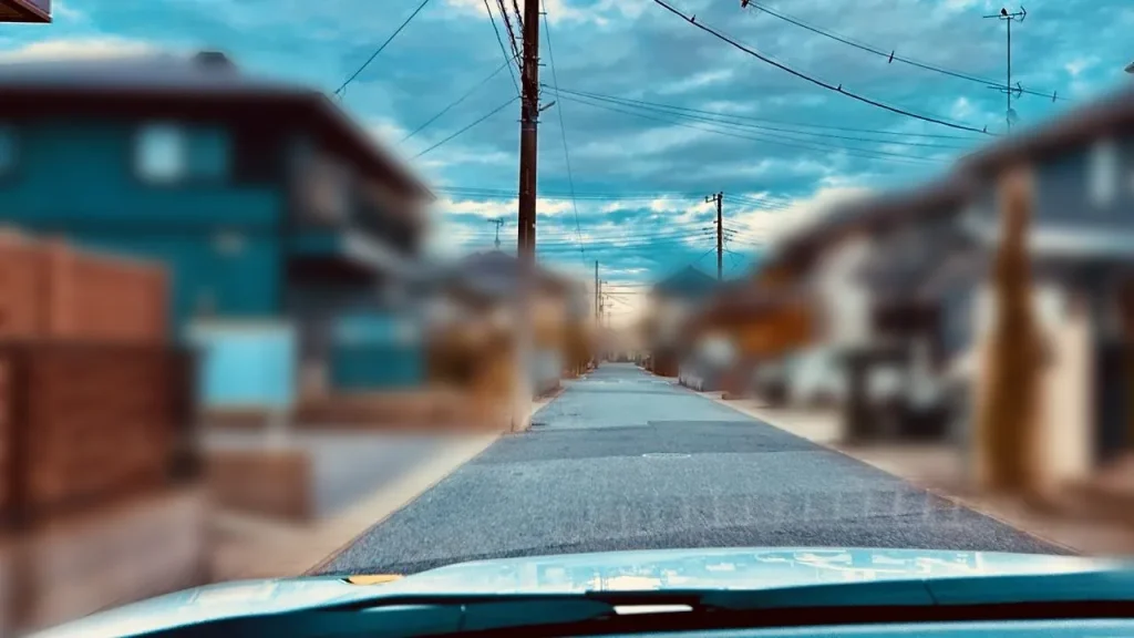 住宅街は子供の飛び出しなどが気になり恐怖感が増します